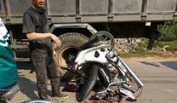 Nam sinh thoát chết thần kỳ sau khi bị xe tải tông ngã